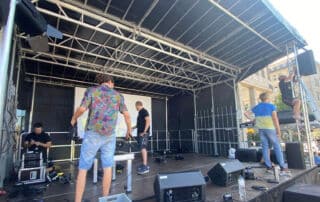 Bühnenaufbau zum Unabhängigkeitstag der Ukraine am Jungfernstieg