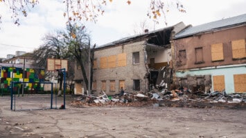 zerstoerte-schule-mykolajiw-wiederaufbau-ukraine ZerstΓΆrte Schule in Mykolajiw durch russische Raketen β Spenden fΓΌr den Wiederaufbau der Ukraine