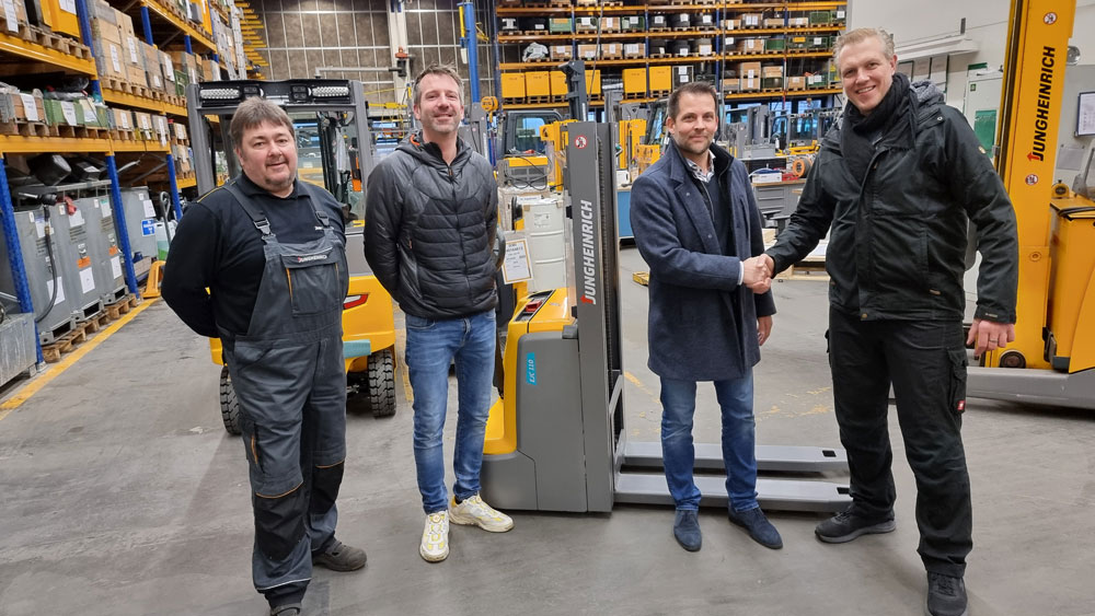 Baumaterial Spende Gabelstapler und Hubwagen für die Ukraine