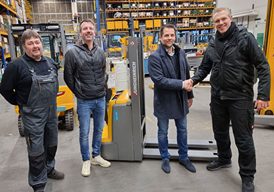 Unternehmen spenden für die Ukraine Baumaterial